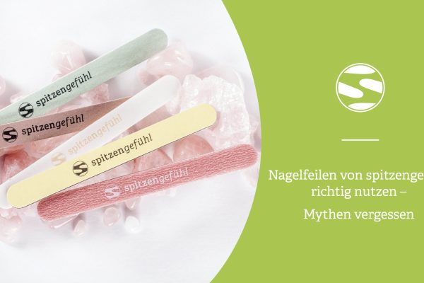 Verschiedene Spitzengefühl Nagelfeilen auf Rosenquarz-Steinen, locker angeordnet.